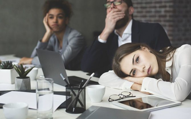 退屈している人たち