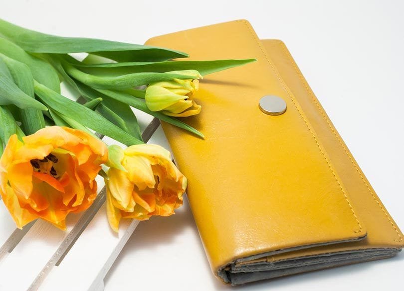 夫への小遣いより多額!?「妻のヘソクリ」で毎月赤字家計