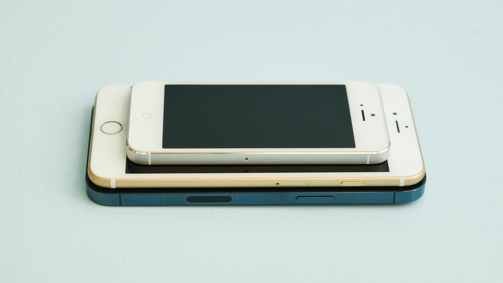 なぜスマホはどんどん大きくなっているのか…日本人好みの｢小さいスマホ｣が作られない残念な理由 ｢フリック入力｣をしているのは世界で日本くらい