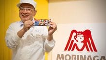 ｢チョコを限りなく薄く､均一に｣モナカのパリパリの限界に挑む森永製菓｢ジャンボ職人･57歳｣愛と執念の約20年