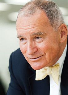 <strong>ビル・トッテン●アシスト社長<br></strong>1941年生まれ。63年カリフォルニア州立大学卒業。システム・デベロップメント社勤務時代の69年に初来日する。72年アシストを創業し、現職に就く。2006年日本に帰化。また『アングロサクソンは人間を不幸にする』『愛国者の流儀』など著書が多数ある。