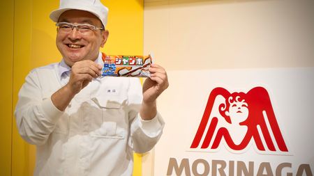 チョコを限りなく薄く､均一に｣モナカのパリパリの限界に挑む森永製菓