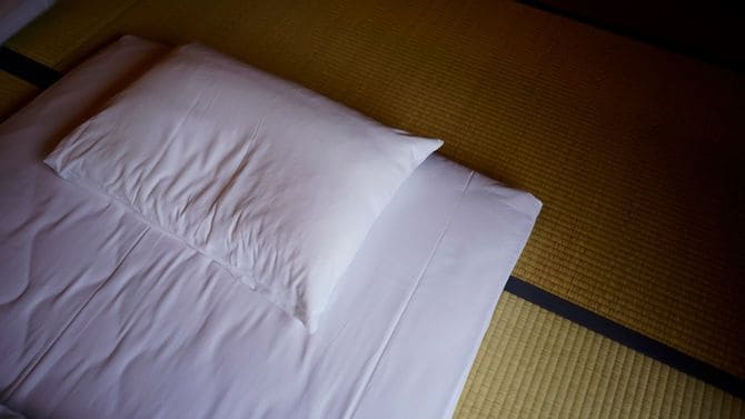 和室に敷かれた布団