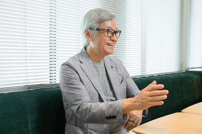 「思っていた以上にみなさんと一緒に気持ちよく働けている」と笑顔を浮かべる