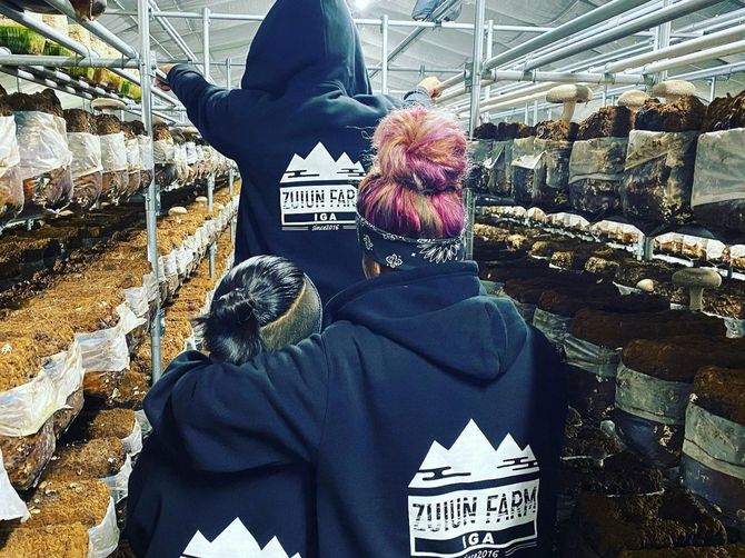 夫に加え、現在は親戚の手も借りながら運営している