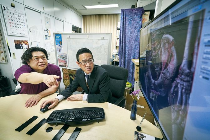 鳥取大学医学部附属病院の高度救命救急センター上田敬博教授と死因について意見を交わす。