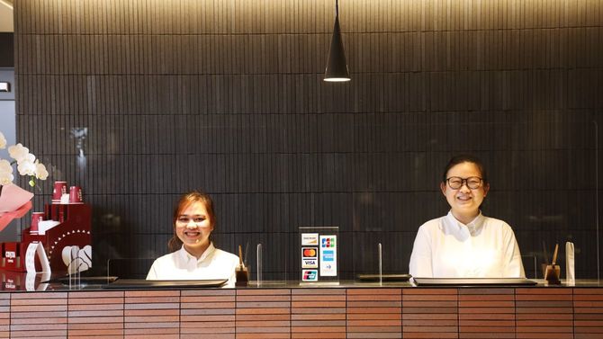 LOF HOTEL Shimbashiで働くスタッフ