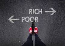 "何でも現金派"は一生ビンボーの恐れアリ