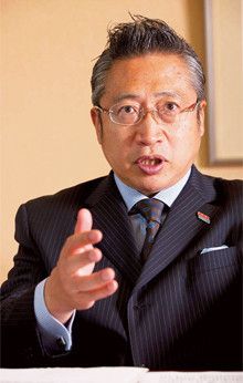 <strong>みんなの党代表 渡辺喜美</strong>●1952年生まれ。栃木県出身。早稲田大学政治経済学部・中央大学法学部卒業。父は故・渡辺美智雄。父の秘書を経て96年、衆議院議員初当選。自由民主党所属時は江藤・亀井派、後に無派閥。安倍政権では内閣府特命担当大臣。昨年1月、自民党を離党、8月、「みんなの党」を立ち上げる。