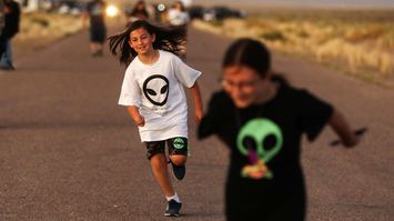 UFOはいなかった｡｢エリア51=宇宙人研究所｣は米国防総省が流したウソ…機密文書が明かす情報戦の内幕