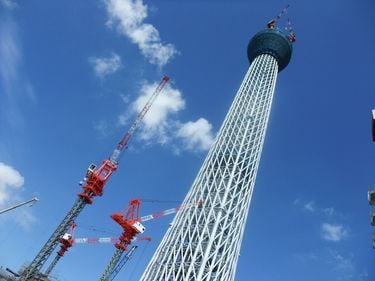 地上500メートルでクレーンが暴れている」そのとき建設中のスカイ