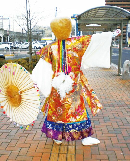虹色の袴と色鮮やかな羽織、和傘…これがド派手成人式のスタンダートになった。