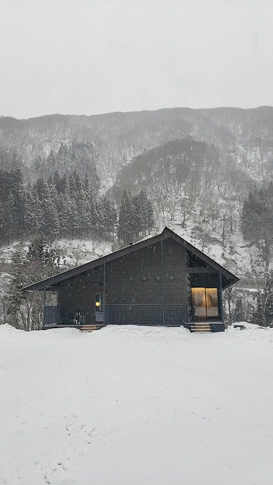 富山県内でも指折りの豪雪地帯にあるレヴォのレセプション棟