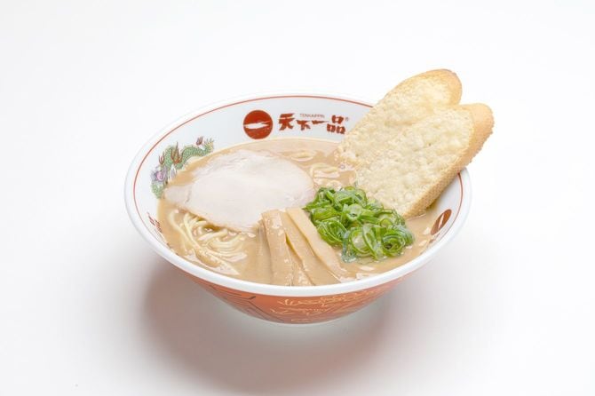「中野店」「高円寺店」限定のチーズパンラーメン。（画像はイメージです。複数の店舗で取り扱いがある場合、取り扱いが変更になる場合があります）