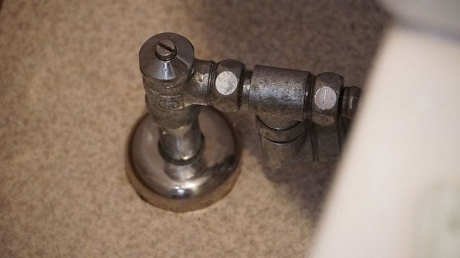 我が家の止水栓は一般的な形状だったので自分で交換可能