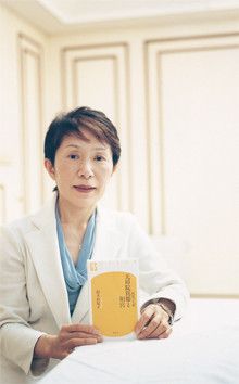 <strong>作家 鈴木由紀子</strong>●評伝『闇はわれを阻まず 山本覚馬伝』で第4回小学館ノンフィクション大賞優秀賞。ノンフィクションから歴史小説まで幅広い執筆活動のほか、放送や講演活動でも歴史ファンのすそ野を広げている。主な著書に『花に背いて 直江兼続とその妻』(幻冬舎文庫)、『大奥の奥』(新潮新書)、『最後の大奥 天璋院篤姫と和宮』、『直江兼続とお船』(ともに幻冬舎新書)がある。