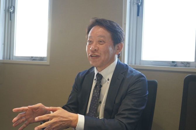 東京都江東区にあるWILLER EXPRESSの本社で取材を受ける、平山幸司社長（55）