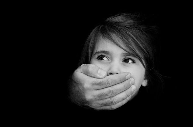 児童虐待のイメージ