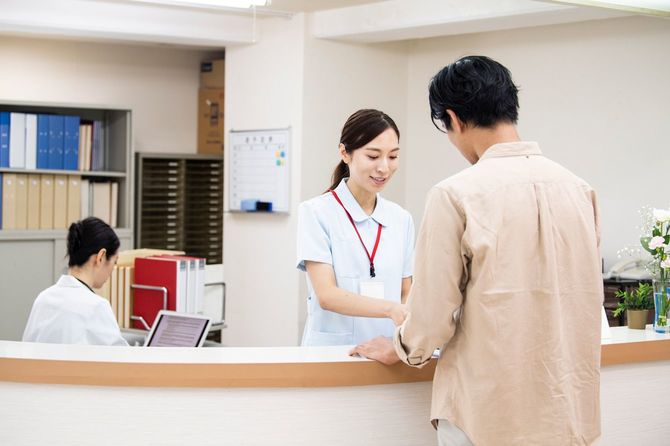 病院の受付