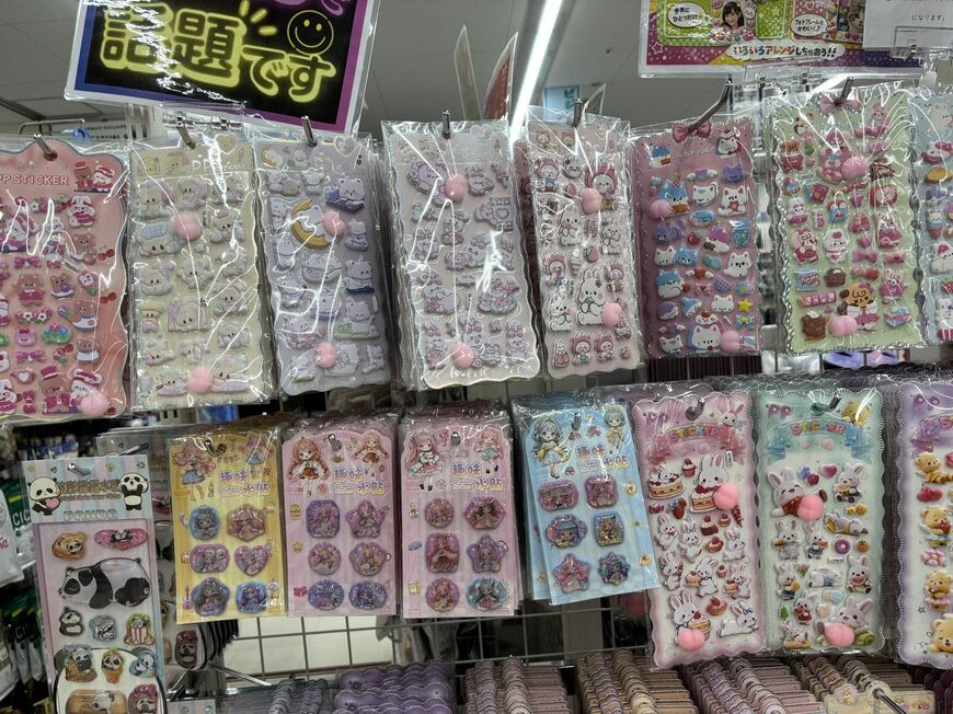 店頭に並ぶシール