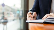 ｢勉強が三日坊主｣の人とは目標の内容が違う…仕事の合間に英語をマスターする人がノートに書いていること
