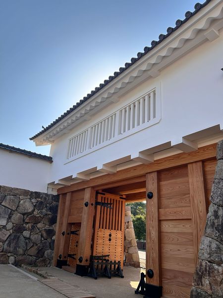 復元された鳥取城中ノ御門。