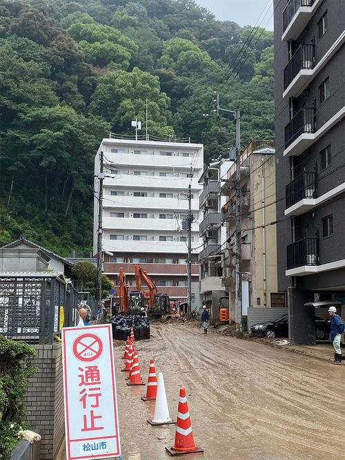 土砂崩れが起きた現場付近の様子。
