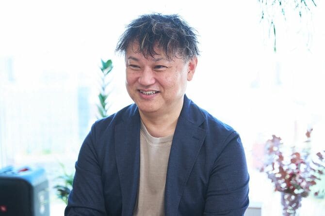 インタビューに答える小倉広さん
