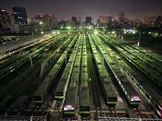 大井町トラックスから見た東京総合車両センター(深夜)