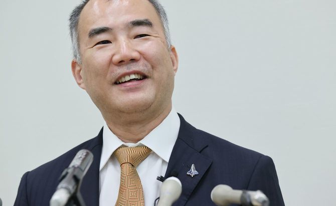 記者会見する、宇宙航空研究開発機構（JAXA）を退職する宇宙飛行士の野口聡一さん＝2022年5月25日、東京都千代田区