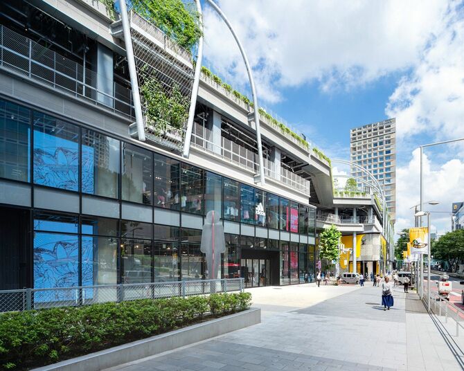 MIYASHITA PARK 1~2階のショップ部分