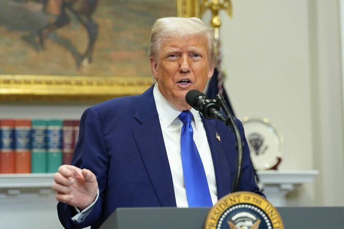 2025年5月12日、ドナルド・トランプ米大統領は記者会見で、インドとパキスタンの停戦、新たな米中貿易協定、ハマスの捕虜となっていたアレクサンダー氏の帰還、処方箋薬の高騰について発言した後、これらの処方箋薬のコストをほぼ即座に引き下げる大統領令に署名