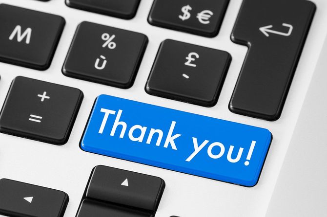 「Thank You」のボタンがあるキーボード