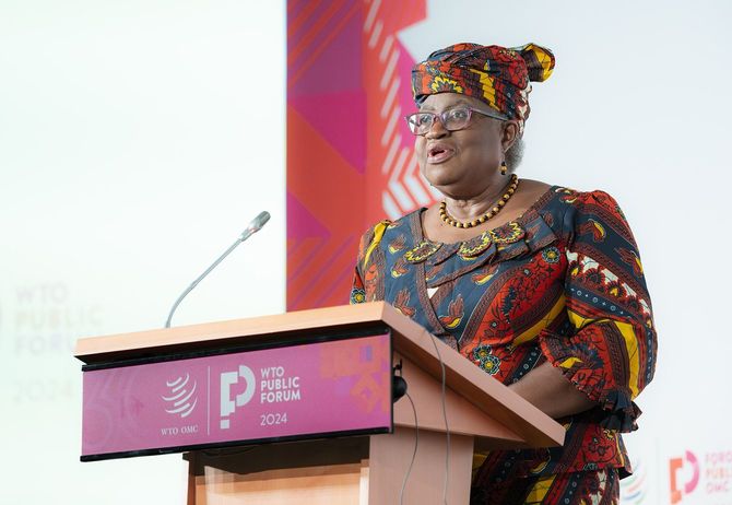 世界貿易機関（WTO）事務局長のンゴジ・オコンジョ＝イウェアラ氏が、2024年のWTOパブリックフォーラムで演説