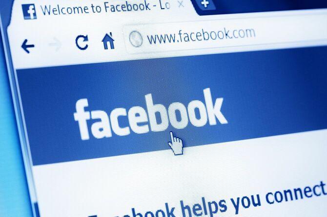Google Chromeブラウザ上のFacebookのメインウェブページ