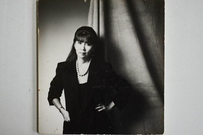 若き日の川邉サチコさん。日本のヘアメイクアップアーティストの先駆者として時代を牽引した。