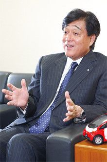 <strong>三菱自動車工業 社長 益子 修</strong>●1972年、早稲田大学卒業後、三菱商事入社。2003年、同社執行役員、自動車事業本部長に就任。04年、三菱自動車代表取締役常務取締役海外事業統括就任。05年より現職。