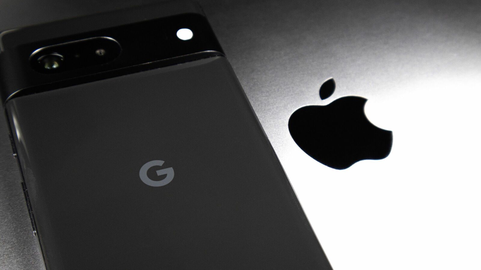 なぜスマホはiPhoneかAndroidの2択なのか…Apple､Google以外は｢大貧民｣のいびつな業界が生まれた理由 ｢第三者｣をタダ働きさせて｢デジタル地代｣をピンハネしている