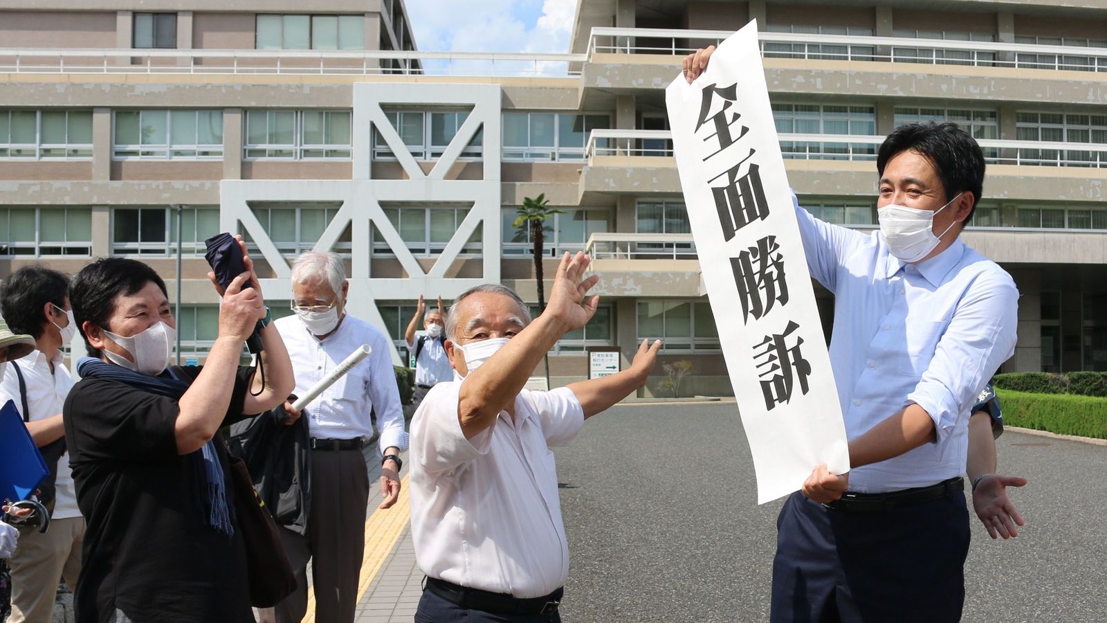 ｢黒い雨訴訟､上告断念｣菅首相の"政治決断"の裏にはなにがあったのか 救済にここまで時間を要した背景