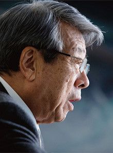 <strong>牛尾治朗</strong> うしお・じろう●1931年、兵庫県生まれ。53年東京大学法学部政治学科卒業、東京銀行入行。カリフォルニア大学大学院留学を経て、64年ウシオ電機を設立し社長に就任。79年会長。日本青年会議所会頭、経済同友会代表幹事、内閣府経済財政諮問会議議員、社会経済生産性本部会長などを歴任。