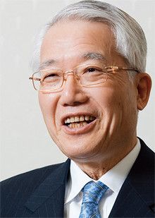 <strong>野間口 有●産業技術総合研究所理事長<br></strong>1940年生まれ。65年京都大学大学院理学研究科修士課程を修了後、三菱電機に入社。材料デバイス研究所長、中央研究所長、情報システム研究所長、インフォメーションシステム事業推進本部長などを経て、2002年に社長、06年に会長に就任する。09年4月から現職を務める。