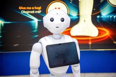 だから孫正義社長は｢最新のスマホ｣を使わない…ソフトバンクの