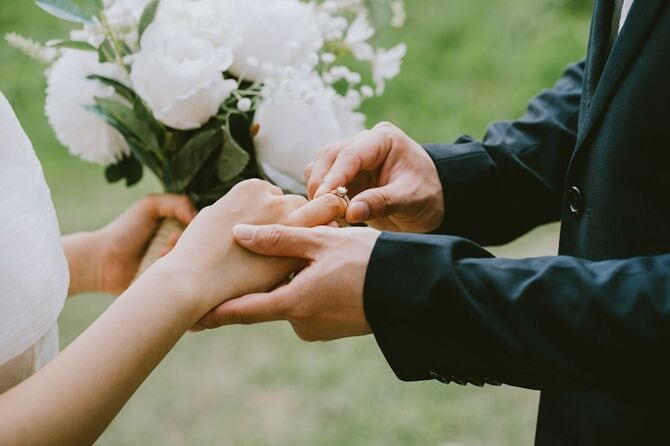 アジアの若い新郎新婦のイメージ