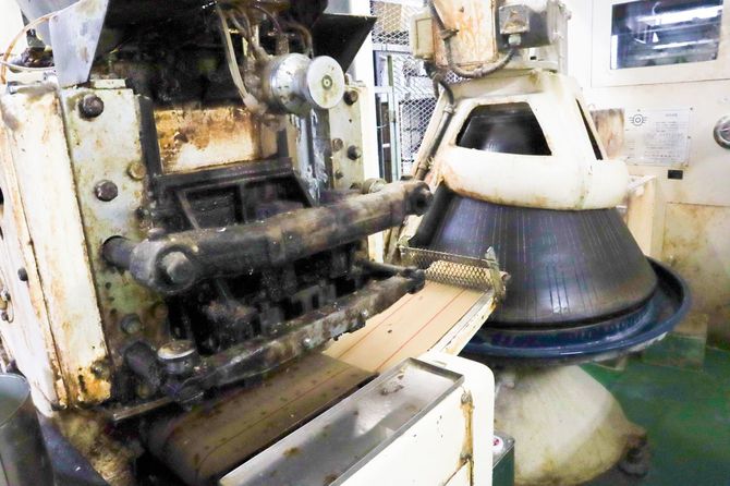 長年大切に使い続けている、コッペパン製造機