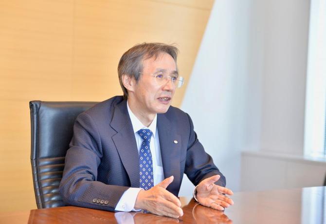 えんどう・えいさぶろう/執行役員、品質保証本部本部長。1984年入社。4年間の工場勤務後、『ピザポテト』のほか『堅あげポテト』や『ア・ラ・ポテト』、『ポテトチップス 九州しょうゆ』など多くのロングセラー商品を開発した。2022年4月より現職。