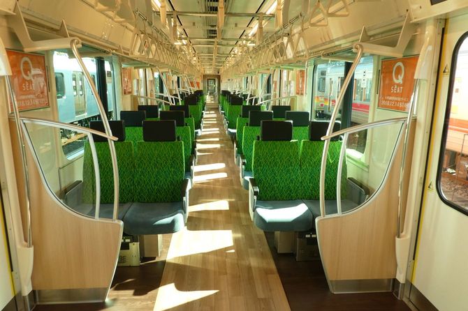 Qシートは簡易優等車両で、有料座席指定サービス時はクロスシート、それ以外はロングシートに設定される（写真は大井町線急行用の6020系）