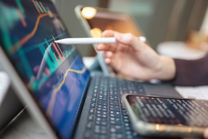 株式や仮想通貨の売買