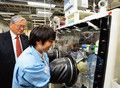 後進の指導にあたる小久見教授は日本の電池事業を束ね、推進する“ドン” 的な存在である。同事業には、次世代電池開発を担う人材が研究所・企業から集結している。