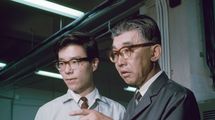 だからソニーは世界的企業になった…創業者の井深･盛田が｢芸大卒のバリトン歌手｣を9年も口説き続けたワケ