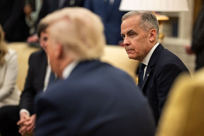 2025年5月6日、ドナルド・トランプ大統領が、大統領執務室でカナダのマーク・カーニー首相と会談した。